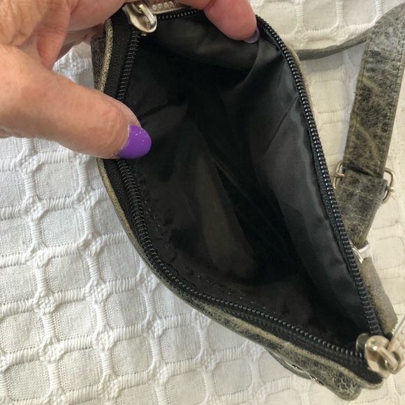Women’s Crossbody distressed leather small purse - Picture 4 of 5